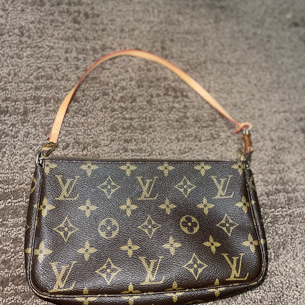 Authentic Louis Vuitton bag (used only couple times)